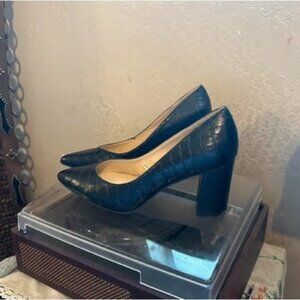 Chic Black Crocodile Pattern Heels